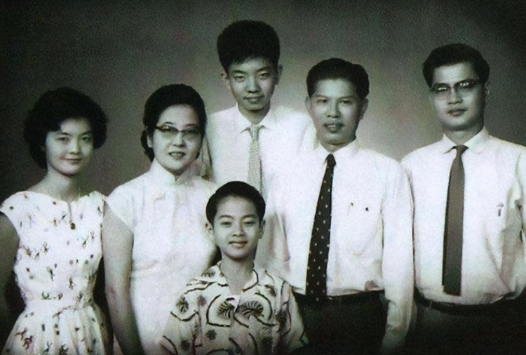 蔡澜一家.png