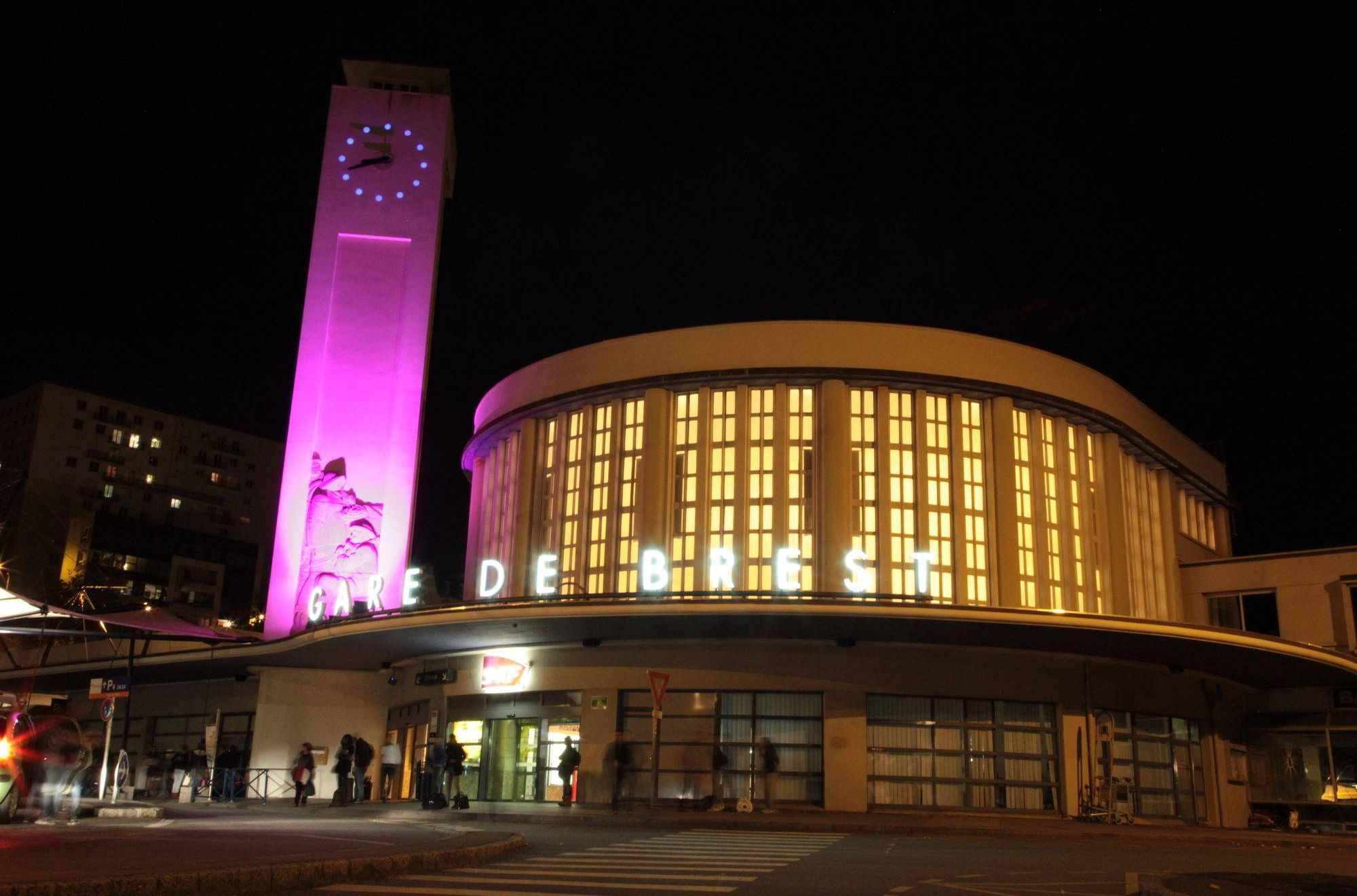 布雷斯特高等商学院