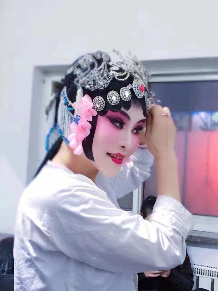 彭越[唐山演艺集团公司评剧团演员]