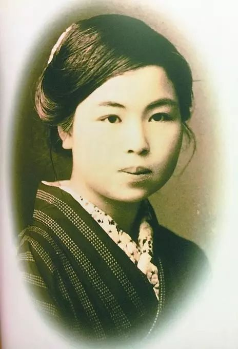 金子美玲