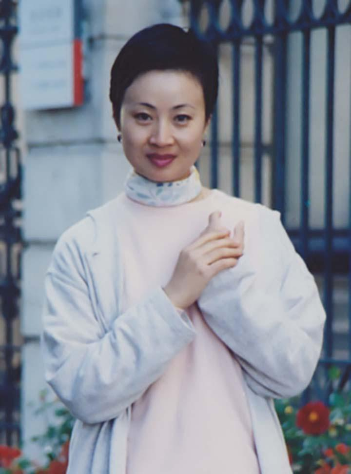 杨梅[中国铁路文工团导演]