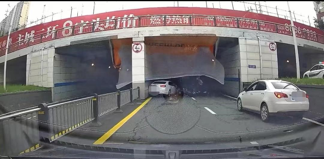 8·3长春涵洞坍塌砸中轿车事件
