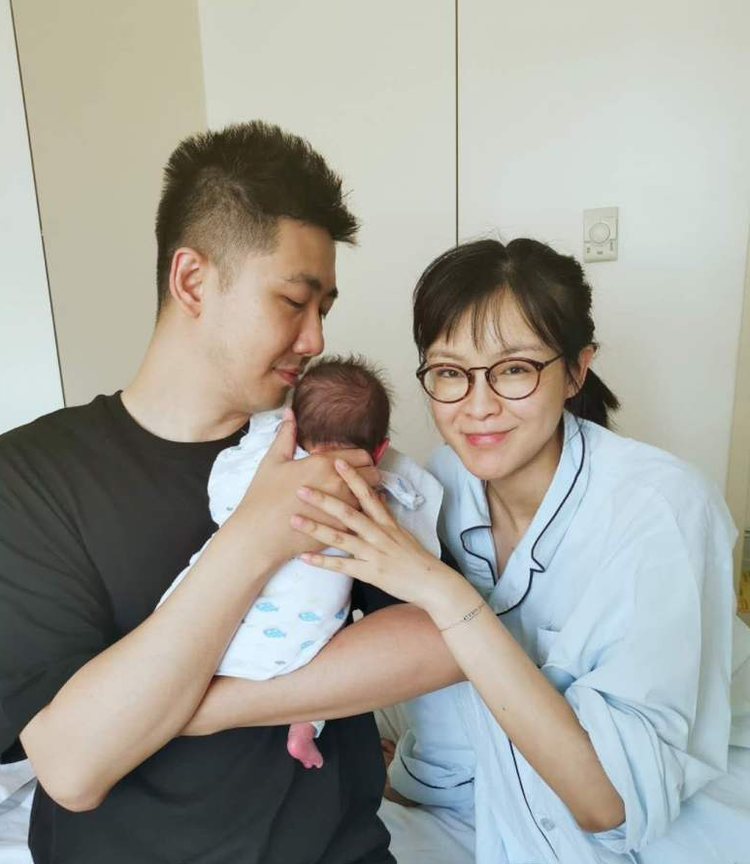 李艾