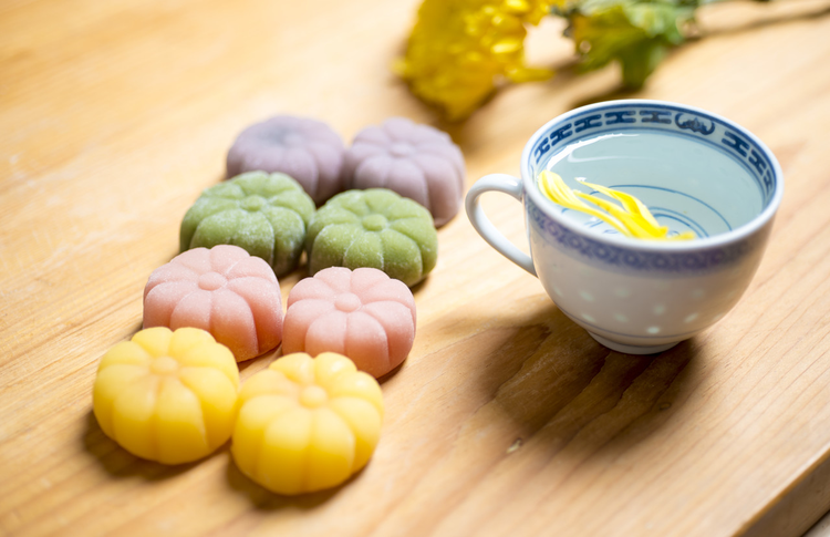 重阳节寒露节气吃花糕赏菊花二十四节气