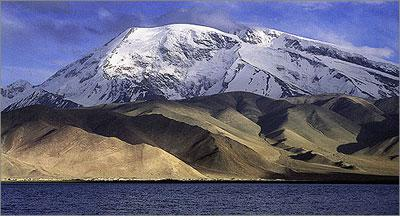 帕米尔冰川矿泉水