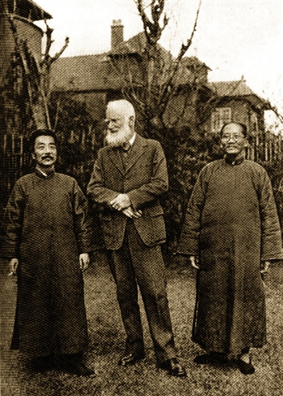 1933年2月17日，蔡元培（右）与鲁迅（左）、英国作家萧伯纳（中）合影.png