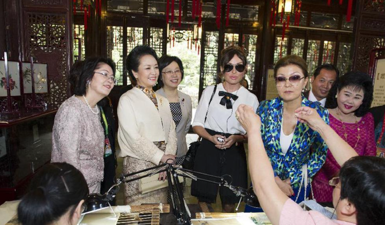 彭丽媛