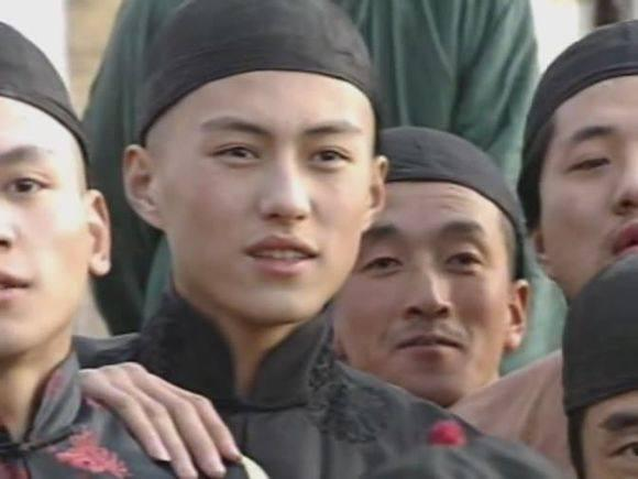 靳东