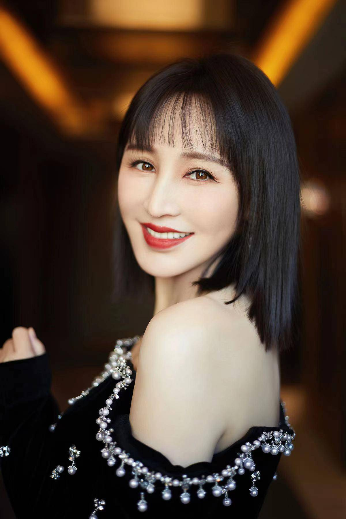 岳丽娜