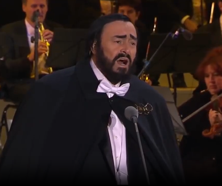 鲁契亚诺·帕瓦罗蒂