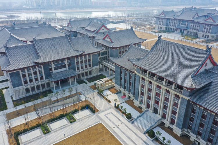 独家：航拍河南大学郑州校区 传统中式古典庭院教学楼风格迥异 .jpg