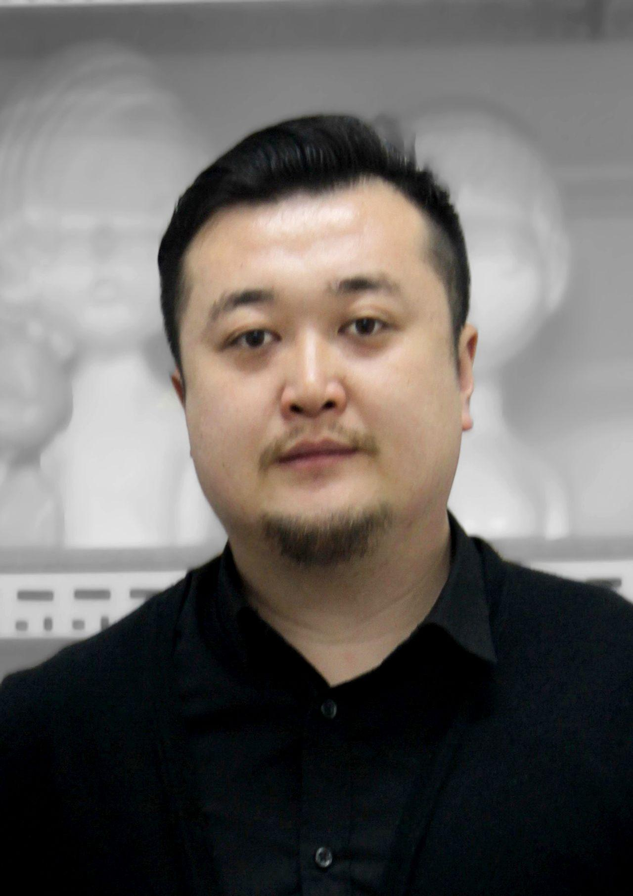 李伟