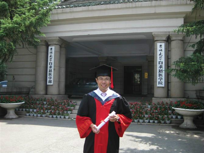 李伟