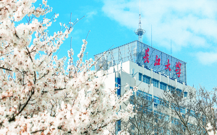 长江大学东校区主教学楼.png