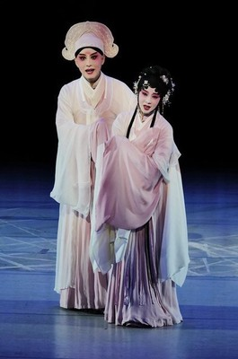 中新社：昆曲《浮生六记》在上海大剧院上演.jpg