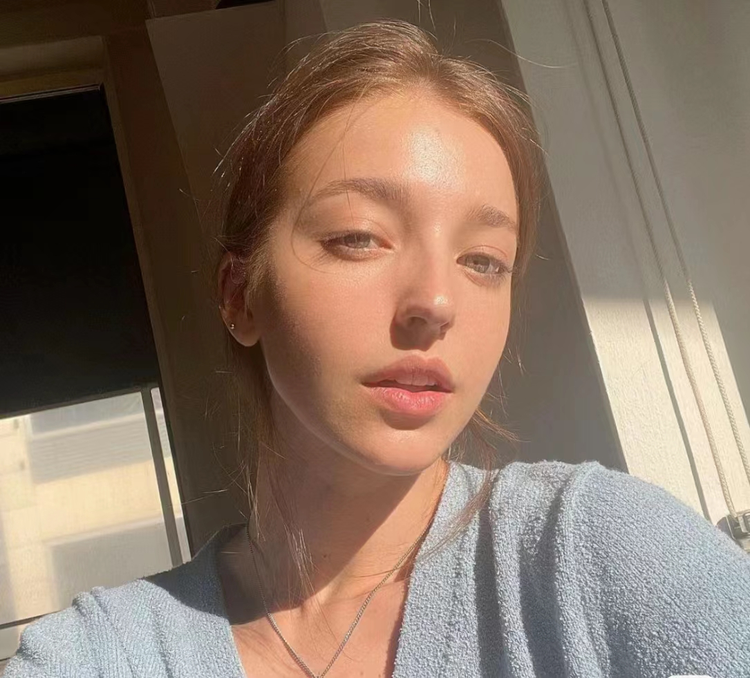 安吉丽娜·丹妮洛娃