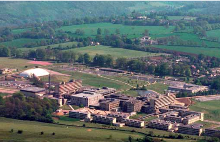 巴斯大学