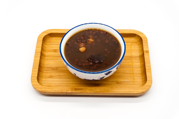 白背景广式糖水一碗陈皮红豆沙