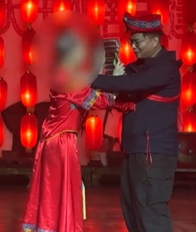 阳朔游客被拖进洞房后收费事件