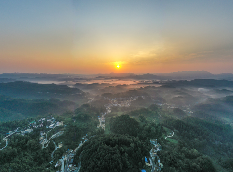 重庆鞍子苗寨日出日落航拍