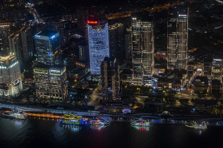 上海十六铺码头夜景.jpeg