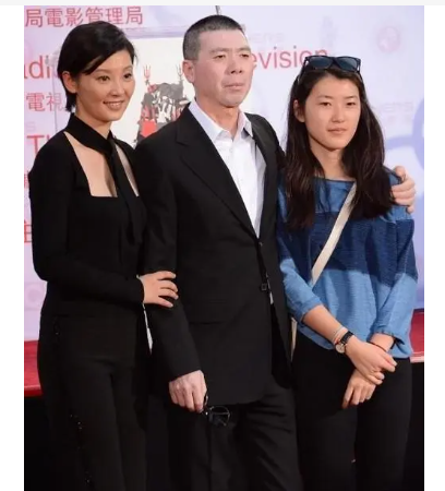 徐朵 (徐帆和冯小刚领养的女儿)