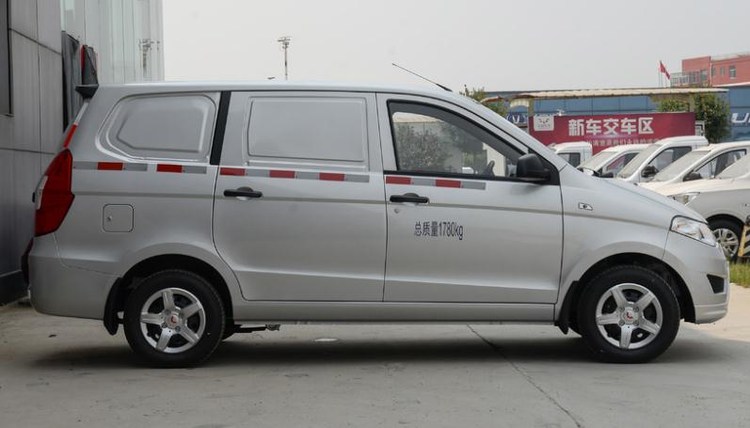 2020款1.2L手动基本型封窗车.jpeg