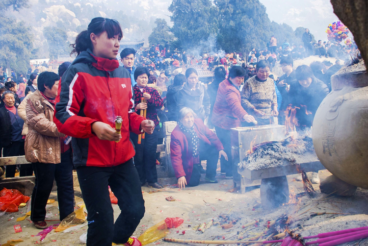 山东邹城：二月二 逛庙会