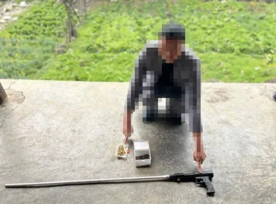 2024年务川男孩举报父亲私藏枪支事件