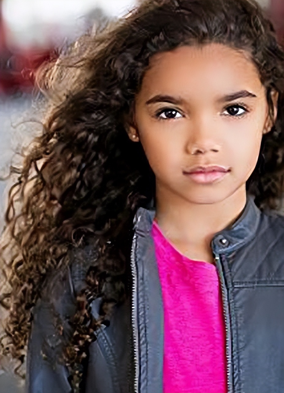 麦肯纳·罗伯茨