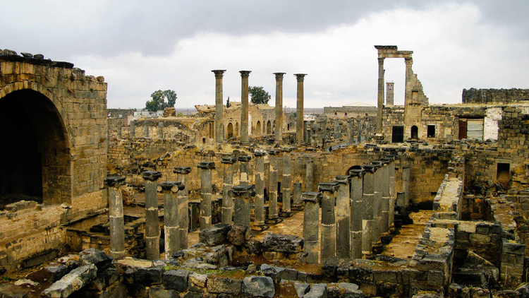 叙利亚博斯拉被破坏的老城全景Panorama of ruined old city of Bosra, Syria