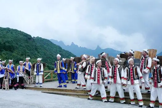 土家族