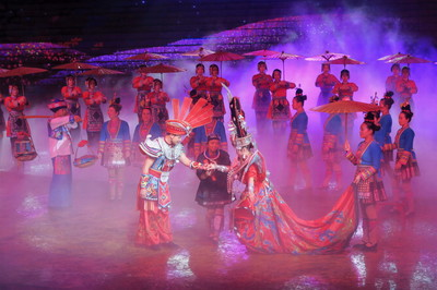 广西三江侗族多耶节 实景演出《坐妹》迎客来