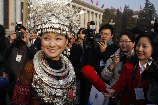 参与两会的阿幼朵.jpeg