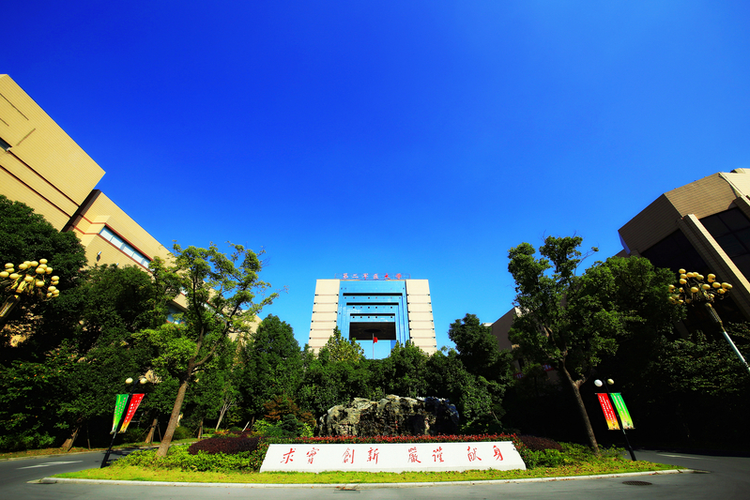 海军军医大学正门.jpeg