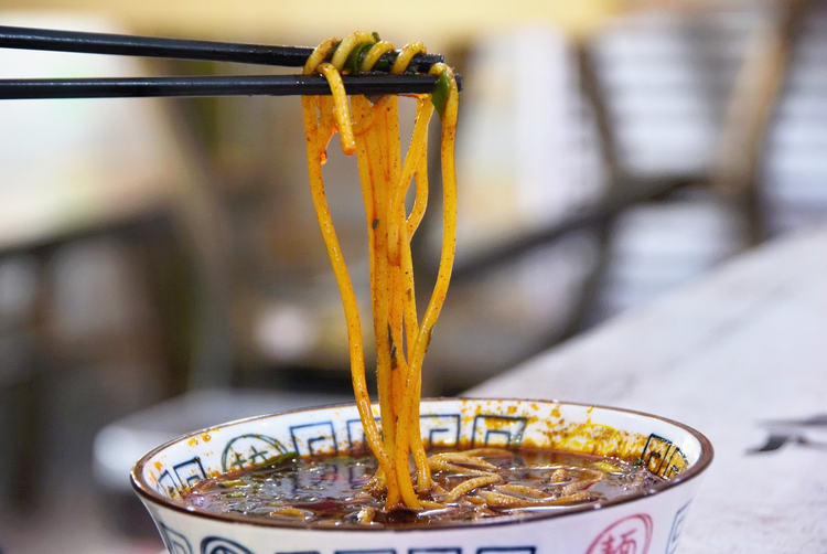 咸阳旬邑县的特色小吃
饸饹面和花子馍