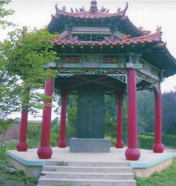 滕县纪念碑亭.png