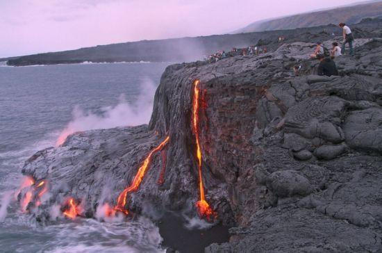 基劳维亚火山