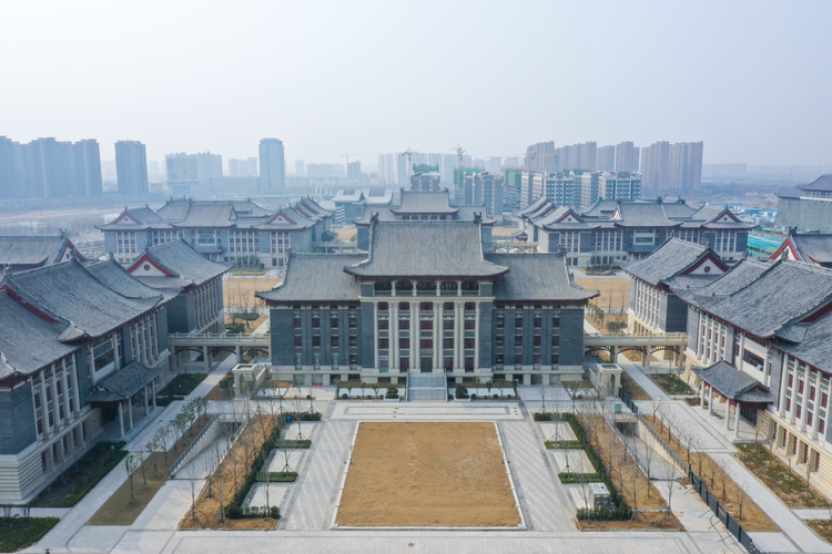 独家：航拍河南大学郑州校区 传统中式古典庭院教学楼风格迥异 .jpg