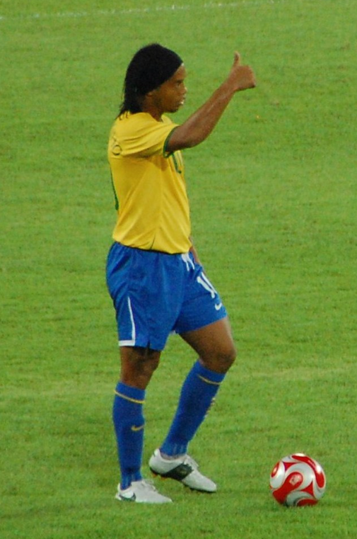 罗纳尔迪尼奥是 2013 年南美足球先生。.png