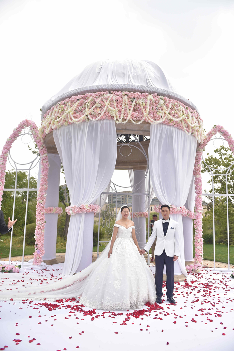 乒乓球奥运冠军李晓霞与翟一鸣婚礼举行 大婚主题“19+1”乒坛大咖云集