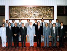 江泽民、李鹏在成都会见阮文灵等