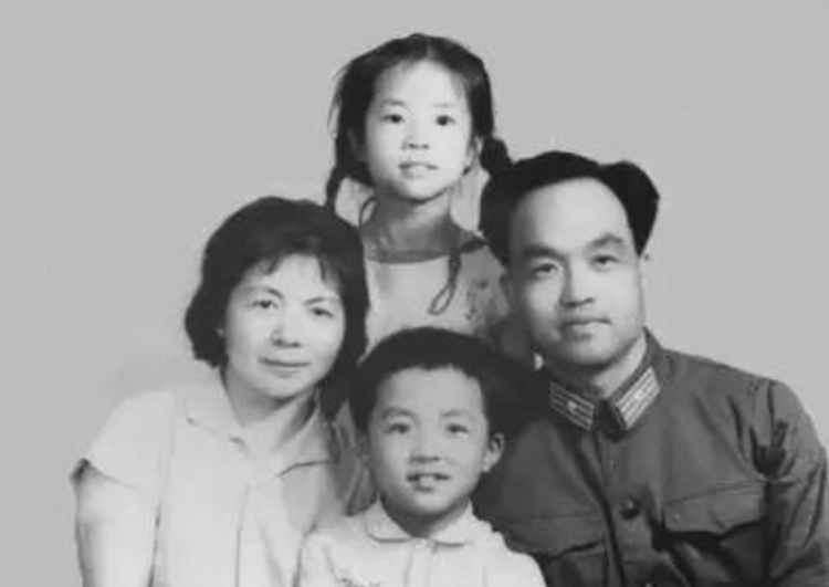 顾城
