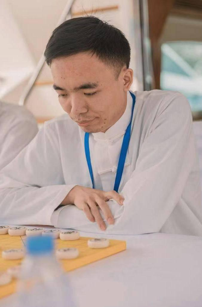 曹岩磊