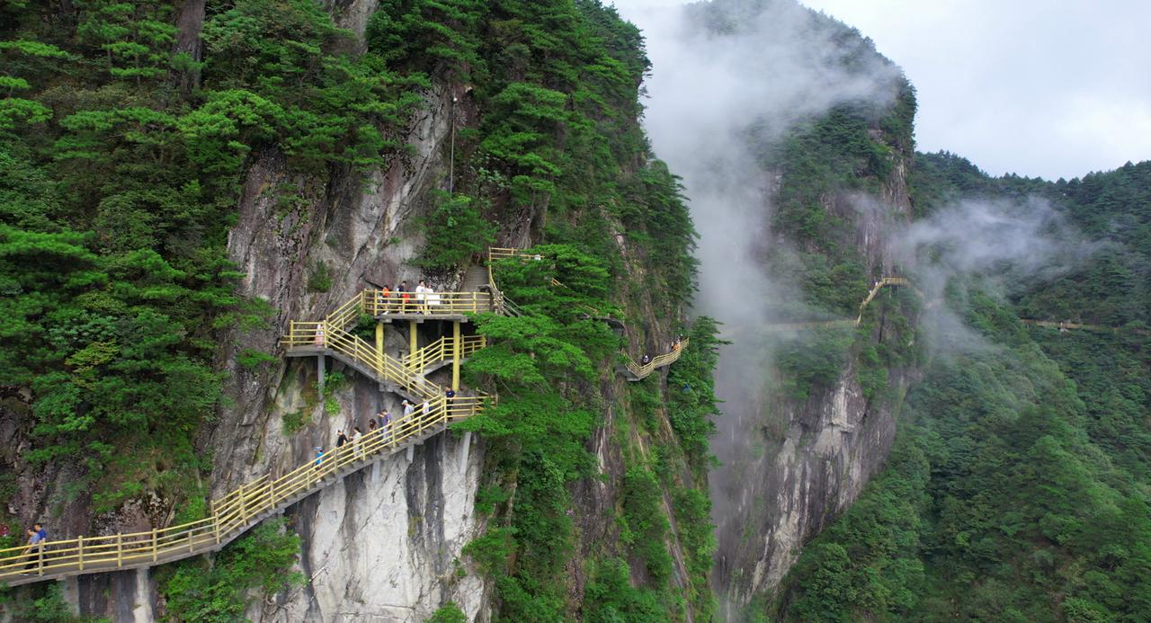 明月山