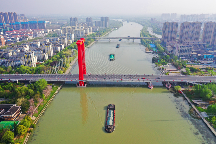 独家：江苏宿迁京杭大运河春季运输忙.jpg