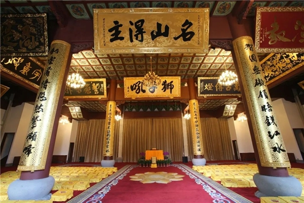 杭州灵隐寺法堂（直指堂）内景.jpeg