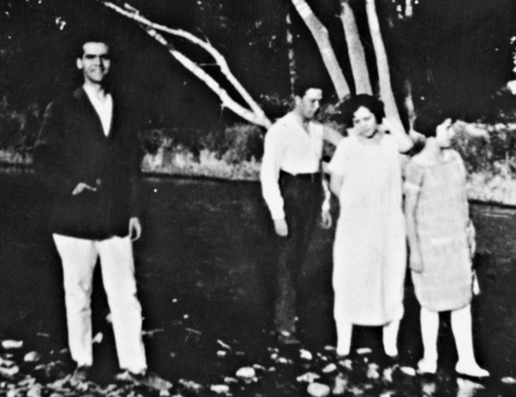 Lorca in 1923 洛尔卡.jpeg