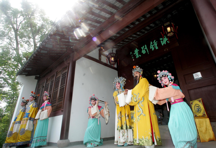 上海“唐明皇”杭州祭洪昇