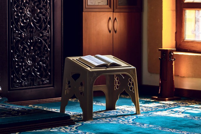清真寺里的《古兰经》Holy Quran in the mosque